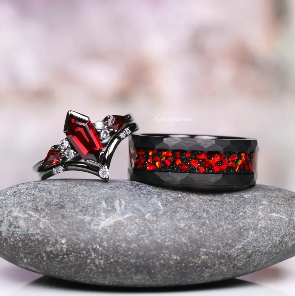 Material Terpopuler untuk Black and Red Wedding Rings