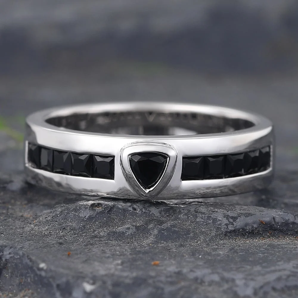 Why Choose a Black Onyx Mens Wedding Ring?