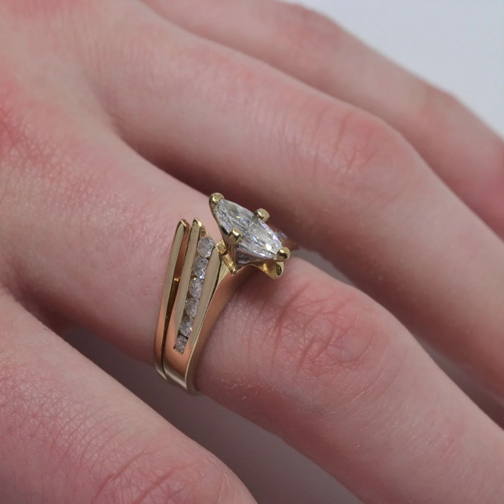 Pilihan '70's Style Wedding Rings