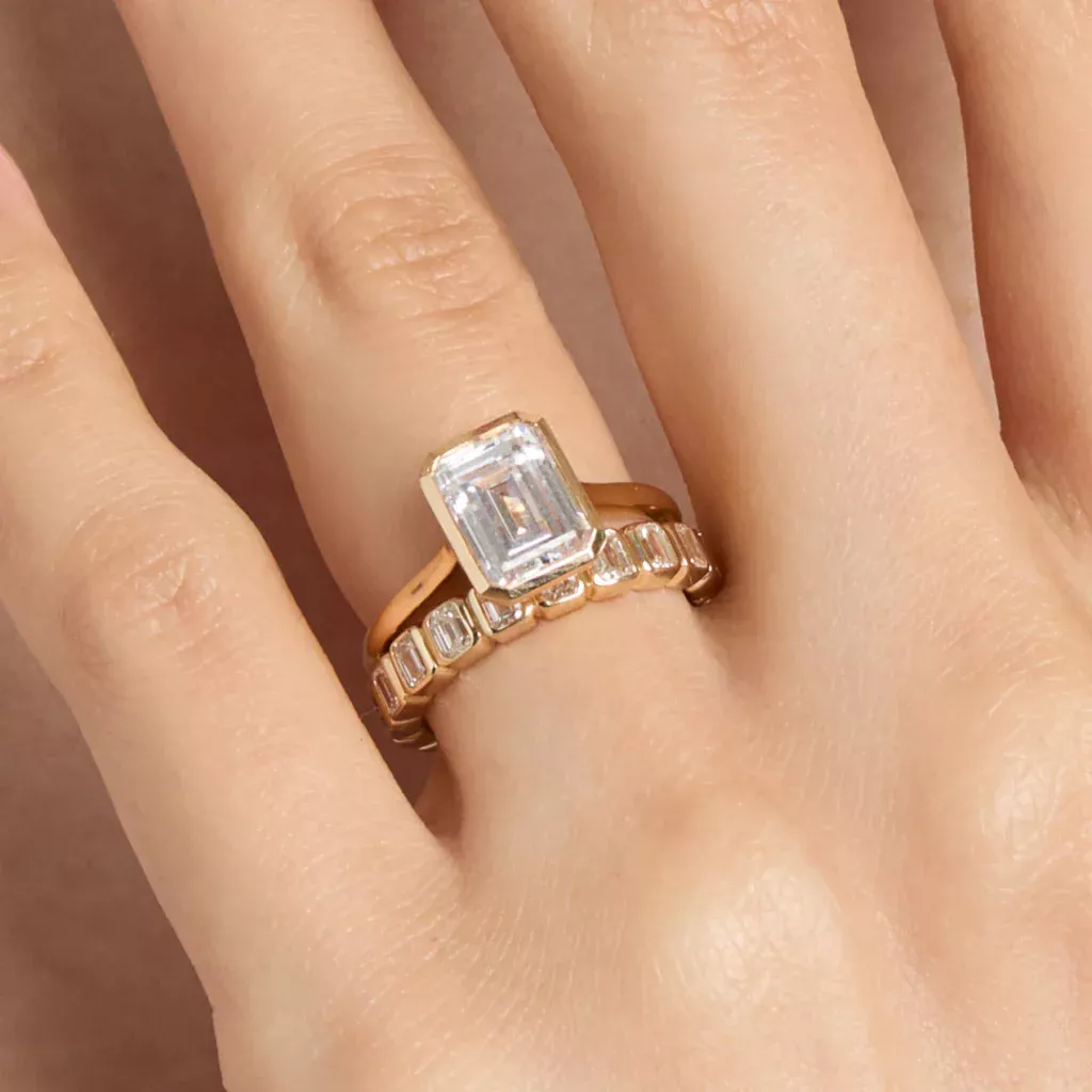 Kelebihan Bezel Emerald Cut Engagement Ring with Wedding Band