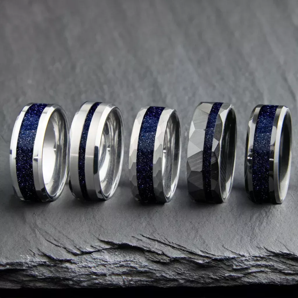 Perbandingan Blue Sandstone Wedding Ring dengan Pilihan Lain
